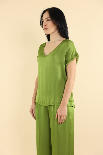 Immagine di Casacca collo v con manica sfrangiata verde