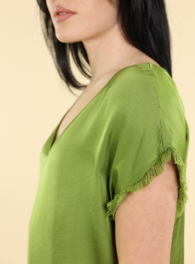 Immagine di Casacca collo v con manica sfrangiata verde