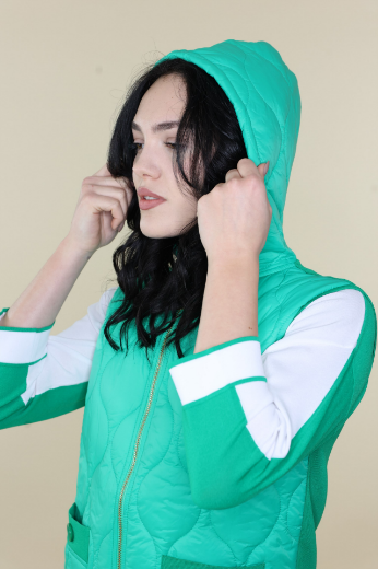Immagine di Piumino corto cappuccio e retro maglia verde
