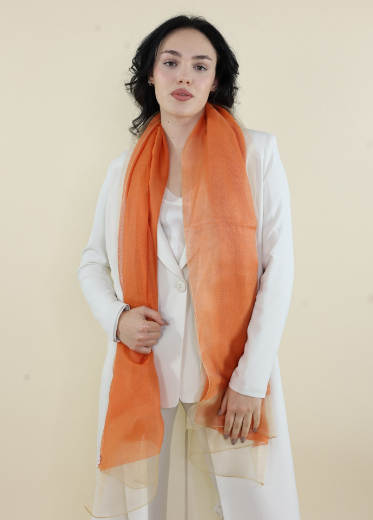 Immagine di Stola unita in seta con bordi arancio