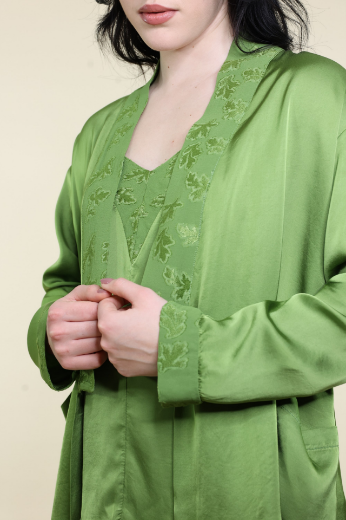 Immagine di Kimono raso con collo ricamato pistacchio