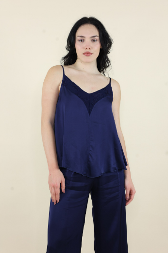 Immagine di Top raso con scollo ricamato e bretelle blu