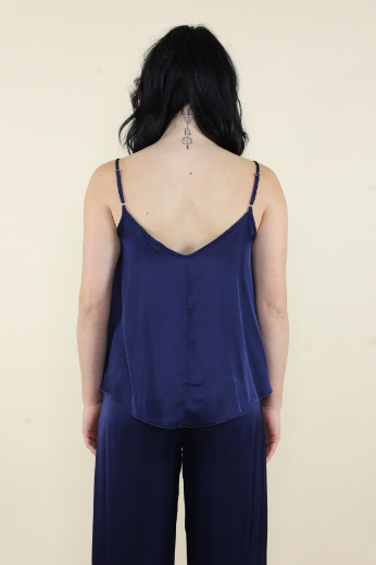 Immagine di Top raso con scollo ricamato e bretelle blu