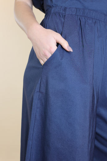 Immagine di Pantalone dropped con taglio jeans