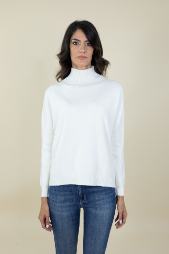 Immagine di Maglia lupetto a scatola rasata colore panna