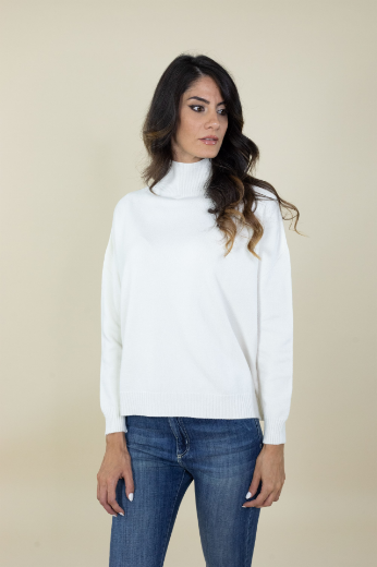 Immagine di Maglia lupetto a scatola rasata colore panna