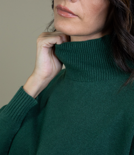 Immagine di Maglia lupetto a scatola rasata colore verde