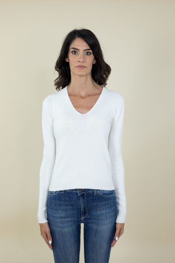 Immagine di Maglia scollo a v slim rasata colore panna