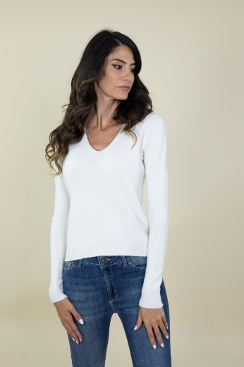 Immagine di Maglia scollo a v slim rasata colore panna