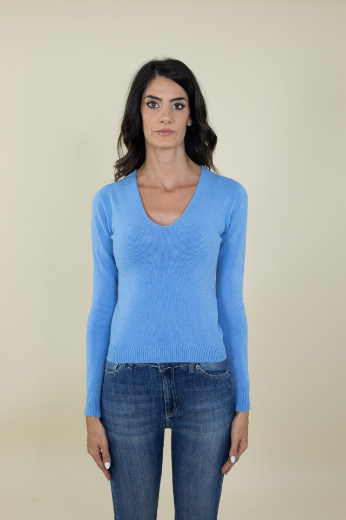 Immagine di Maglia scollo a v slim rasata colore pervinca