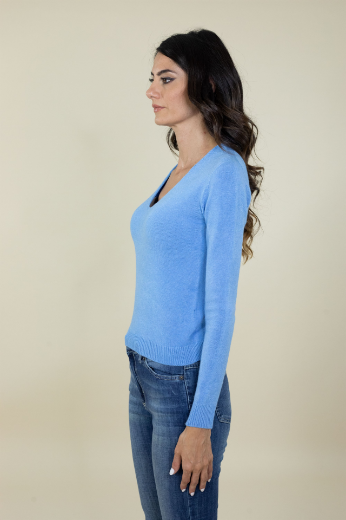 Immagine di Maglia scollo a v slim rasata colore pervinca