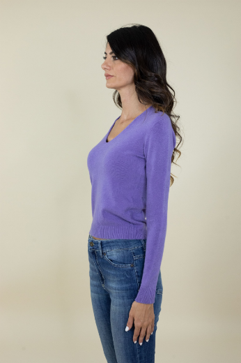 Immagine di Maglia scollo a v slim rasata colore viola