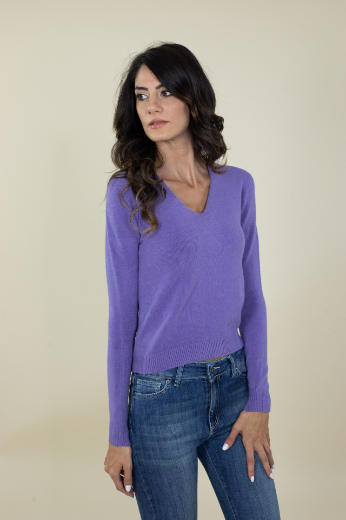Immagine di Maglia scollo a v slim rasata colore viola