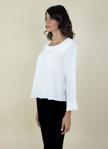 Immagine di Blusa slim scollo barca manica lunga colore panna