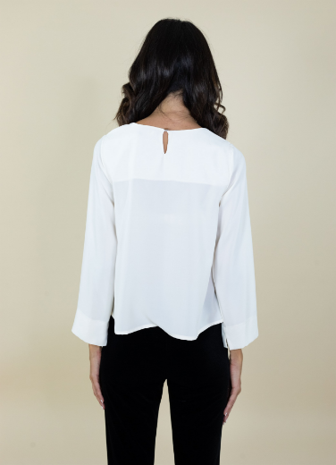 Immagine di Blusa slim scollo barca manica lunga colore panna