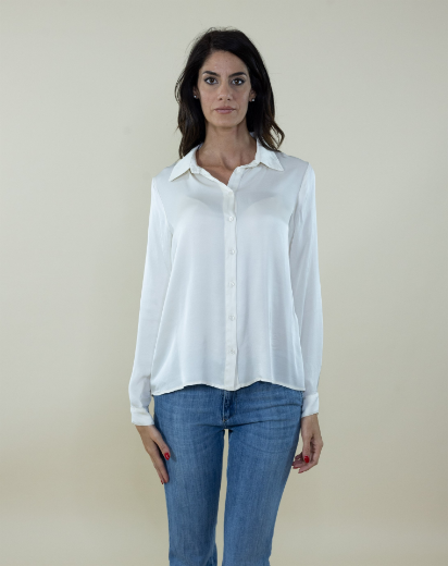 Immagine di Camicia in raso con colletto con sprono colore panna
