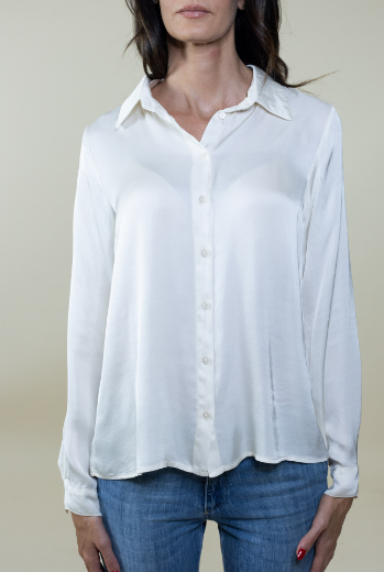 Immagine di Camicia in raso con colletto con sprono colore panna