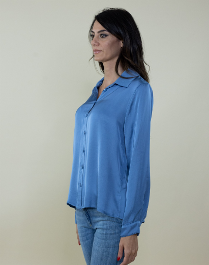 Immagine di Camicia in raso con colletto con sprono colore carta da zucchero