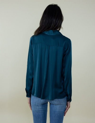 Immagine di Camicia in raso con colletto con sprono colore ottanio