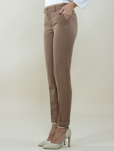 Immagine di Pantalone slim tasche passanti e svolta colore cammello