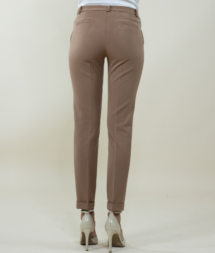 Immagine di Pantalone slim tasche passanti e svolta colore cammello