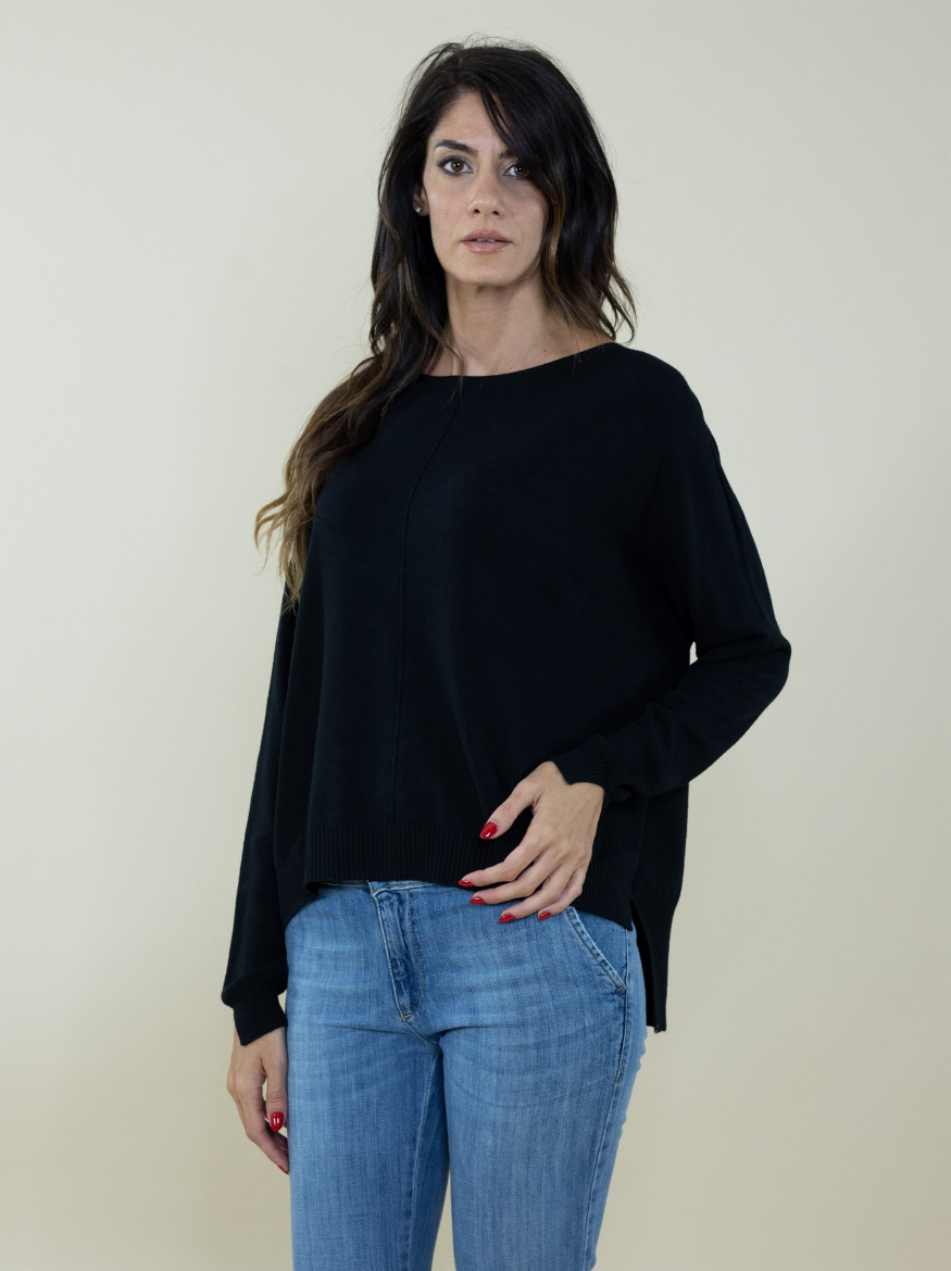 Immagine di Maglia over rasata in viscosa colore nero