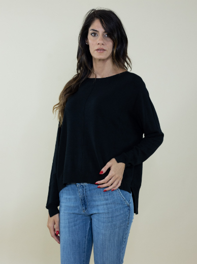 Immagine di Maglia over rasata in viscosa colore nero