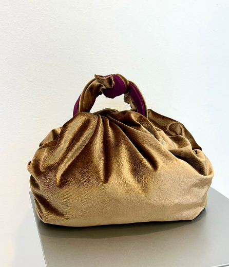 Immagine di Borsa "truscia" velluto e taffetà colore cammello