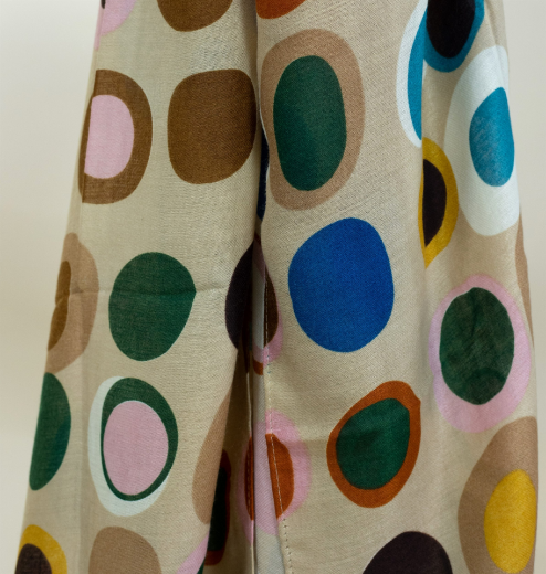 Immagine di Stola fantasia cerchi colore beige