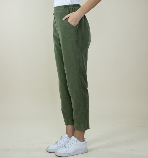Immagine di Pantalone velluto costine con tasche colore militare