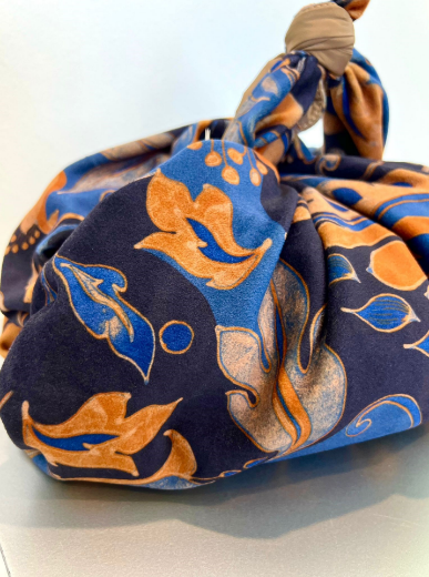 Immagine di Borsa "truscia" fantasia arabesque e Taffetà colore blu