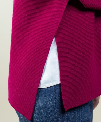 Maglia a coste con spacchi manica 3/4 colore rubino