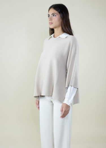 Maglia a coste con spacchi manica 3/4 colore beige