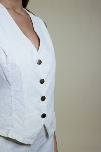 Immagine di Gilet velluto costine con bottoni colore panna
