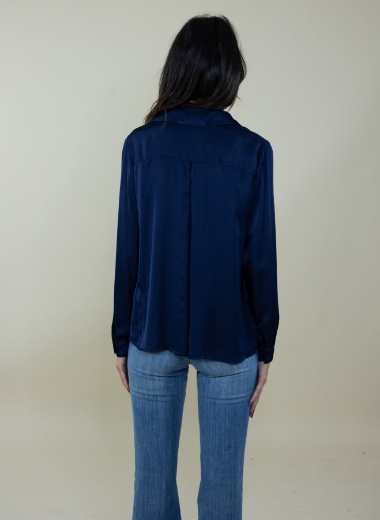 Camicia in raso con colletto con sprono colore blu