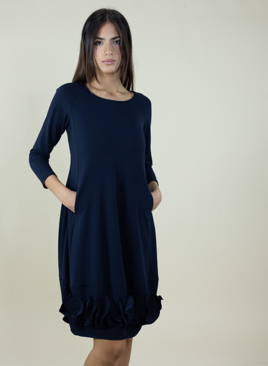 Abito a uovo con applicazioni colore blu