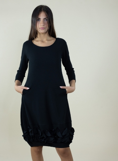 Abito a uovo con applicazioni colore nero