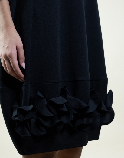 Abito a uovo con applicazioni colore nero