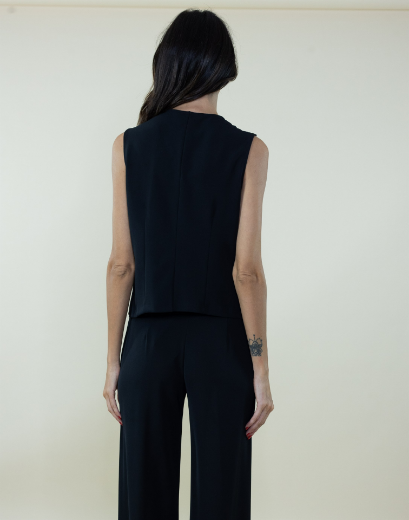 Immagine di Gilet in cady con bottoncini colore nero