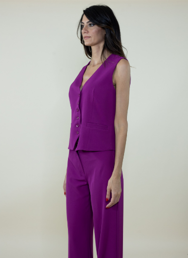Immagine di Gilet in cady con bottoncini colore rubino