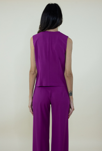Immagine di Gilet in cady con bottoncini colore rubino