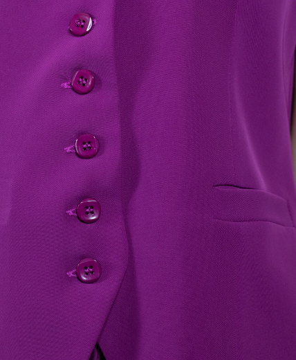 Immagine di Gilet in cady con bottoncini colore rubino