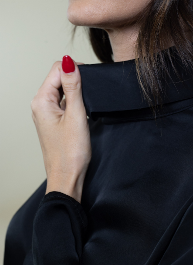Immagine di BLUSA RASO CON COLLO ALTO  CON POLSO