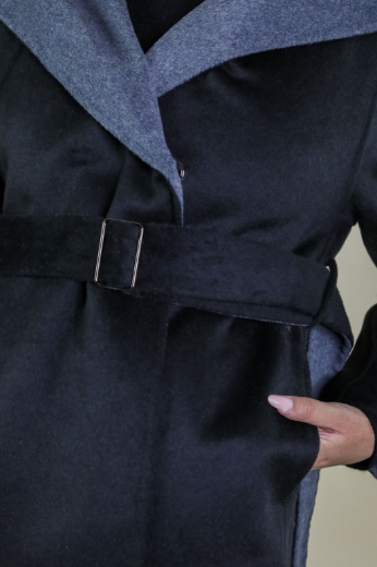 Immagine di CAPPOTTO BICOLORE CON CAPPUCCIO