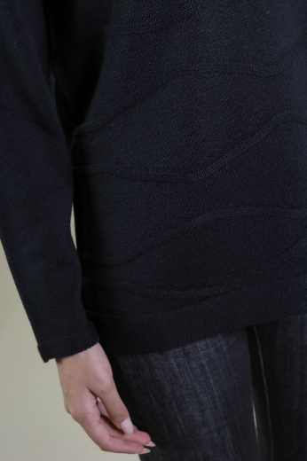 Immagine di MAGLIA GIROCOLLO CON MOTIVI ONDE