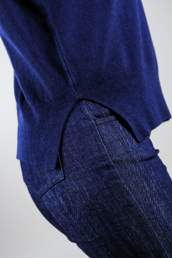Immagine di MAGLIA SCOLLO BARCA OVER CON SPACCHI