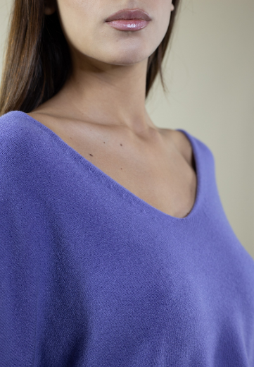 Immagine di MAGLIA SCOLLO A V OVER