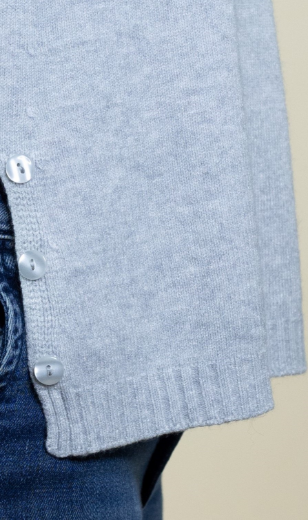 Immagine di MAGLIA CON SPACCHI E BOTTONI