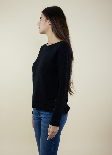 Immagine di MAGLIA GIROCOLLO CON SPACCHI E BOTTONI