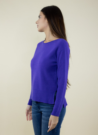 Immagine di MAGLIA GIROCOLLO CON SPACCHI E BOTTONI